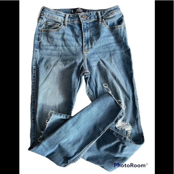 Hollister Curvy Mid Rise Super Skinny Jeans with distressed knees and raw hems - Picture 3 of 5